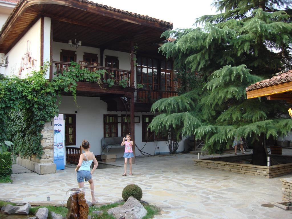 Chakarova Guest House Sliven Buitenkant foto